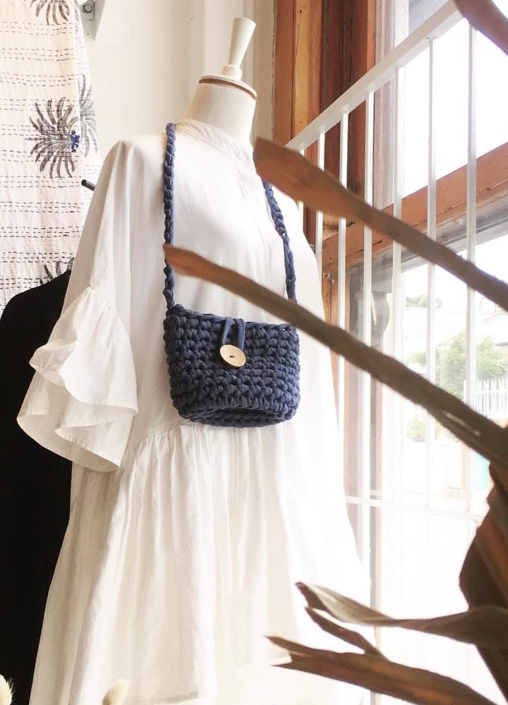 Itu T-shirt Yarn Sling Bag